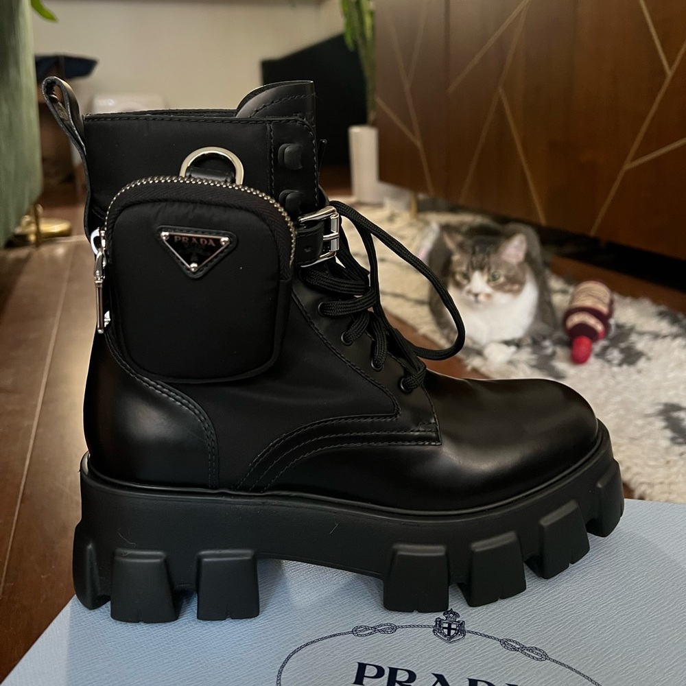 NEVER WORN Prada monolith leather boots!